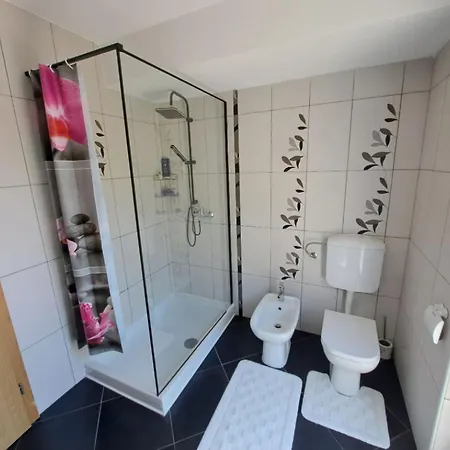 Case de vacanță Beautiful Unique Family Emily - Five Bedroom With Pool