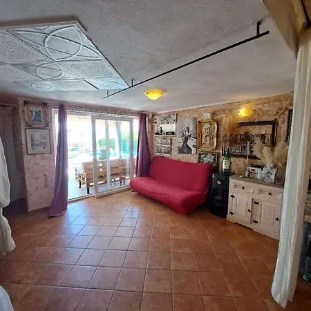 Case de vacanță Beautiful Unique Family Emily - Five Bedroom With Pool *