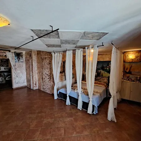Beautiful Unique Family Emily - Five Bedroom With Pool *