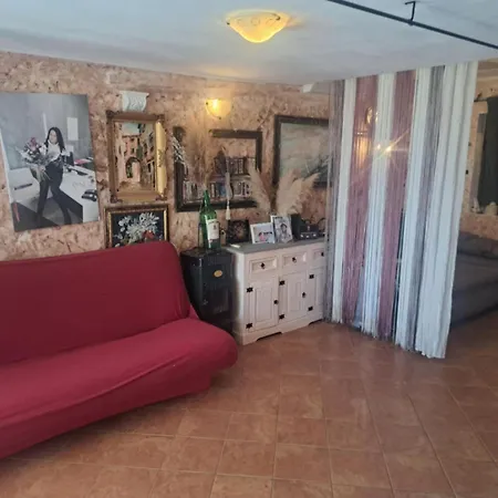 Case de vacanță Beautiful Unique Family Emily - Five Bedroom With Pool