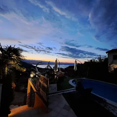 Beautiful Unique Family Emily - Five Bedroom With Pool *