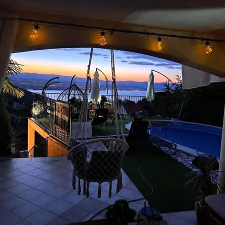 Beautiful Unique Family Emily - Five Bedroom With Pool Case de vacanță