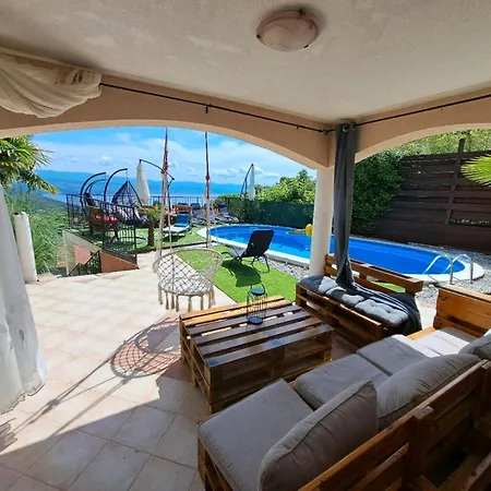 Beautiful Unique Family Emily - Five Bedroom With Pool Case de vacanță