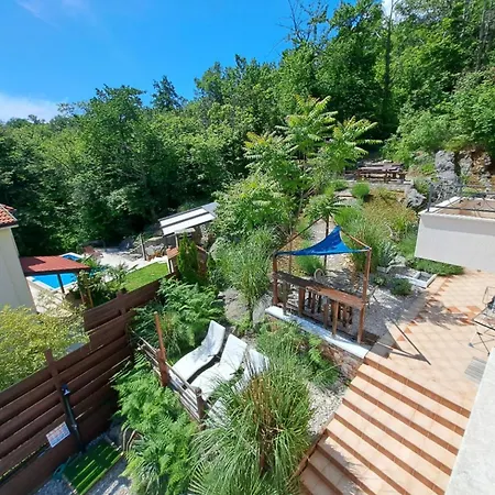 Beautiful Unique Family Emily - Five Bedroom With Pool Case de vacanță