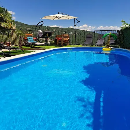 Beautiful Unique Family Emily - Five Bedroom With Pool Case de vacanță