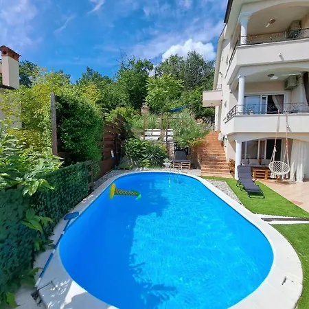 Beautiful Unique Family Emily - Five Bedroom With Pool Case de vacanță