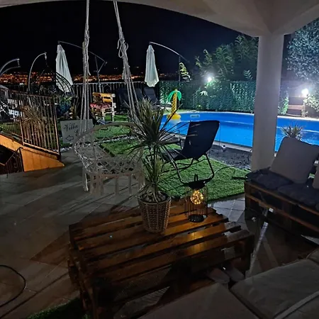 Beautiful Unique Family Emily - Five Bedroom With Pool Case de vacanță