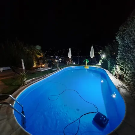 Case de vacanță Beautiful Unique Family Emily - Five Bedroom With Pool