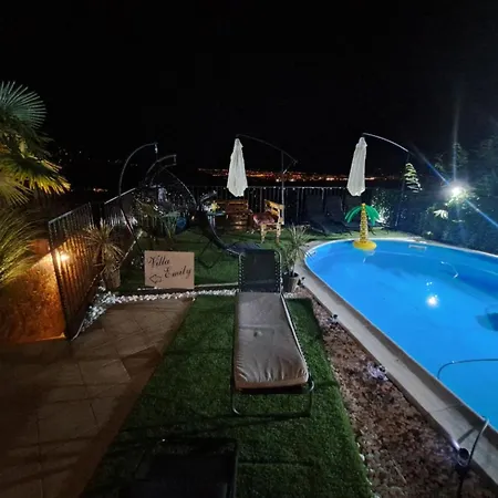 Beautiful Unique Family Emily - Five Bedroom With Pool