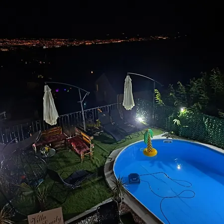 Case de vacanță Beautiful Unique Family Emily - Five Bedroom With Pool